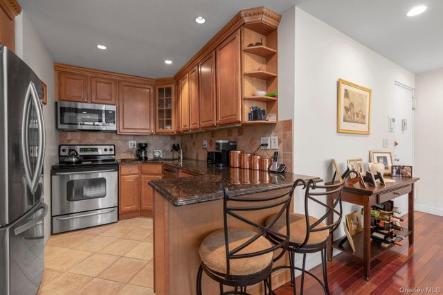 162-11 9th Avenue 2D, Beechhurst, NY 11357