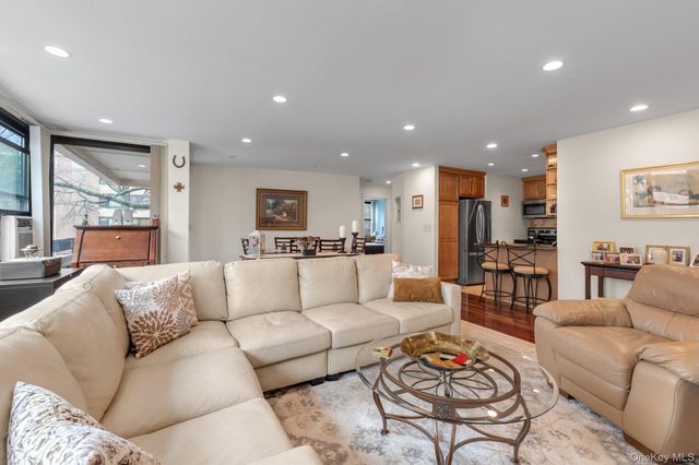 162-11 9th Avenue 2D, Beechhurst, NY 11357