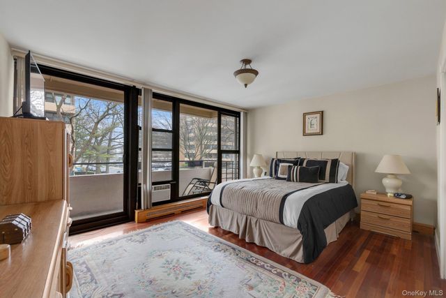 162-11 9th Avenue 2D, Beechhurst, NY 11357