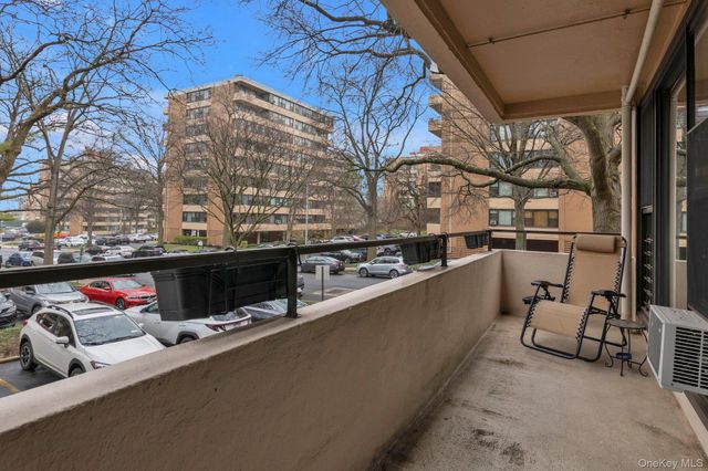 162-11 9th Avenue 2D, Beechhurst, NY 11357