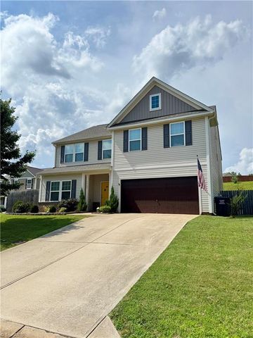 1769 Pinnacle Oaks Drive, Rural Hall, NC 27045