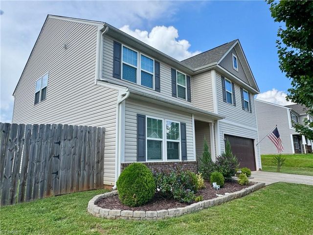 1769 Pinnacle Oaks Drive, Rural Hall, NC 27045