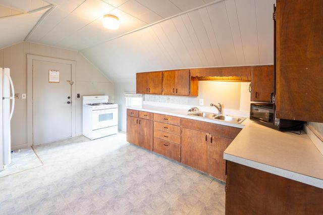524 W 6th Street, Cedar Falls, IA 50613
