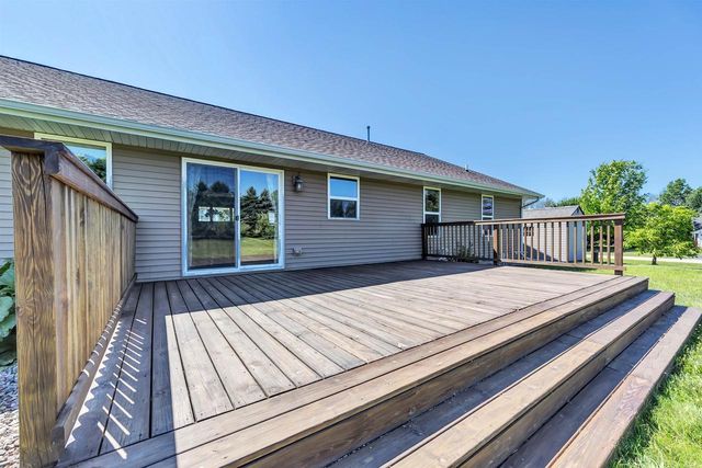 988 CREEK COURT, Little Suamico, WI 54141