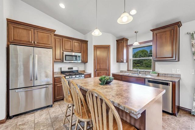 988 CREEK COURT, Little Suamico, WI 54141