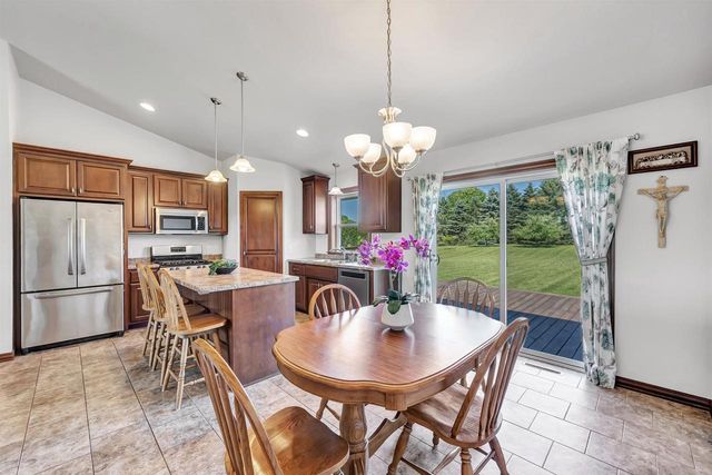 988 CREEK COURT, Little Suamico, WI 54141