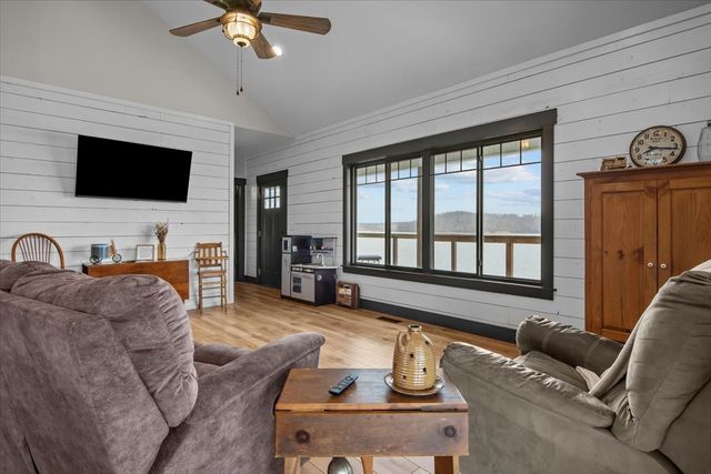 269 Paradise Ln, Stewart, TN 37175