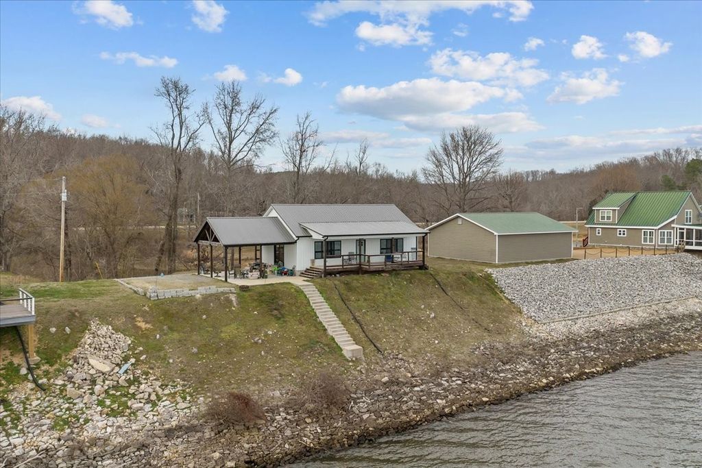 269 Paradise Ln, Stewart, TN 37175
