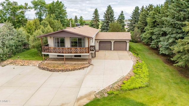 3030 Lakeview Drive, Dickinson, ND 58601 property photo