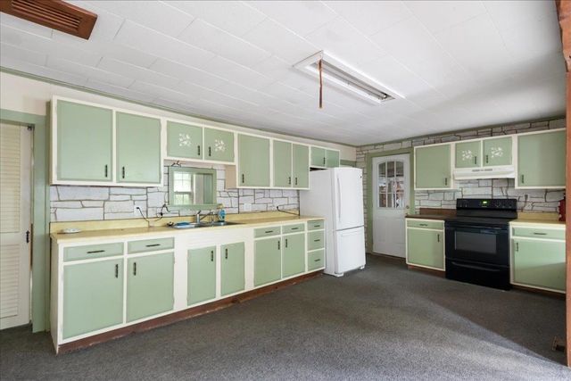 23 Hanna Road, Highgate, VT 05459