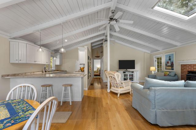 133 Edgewater Drive W, Teaticket, MA 02536