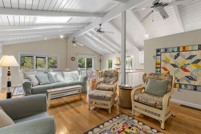 133 Edgewater Drive W, Teaticket, MA 02536