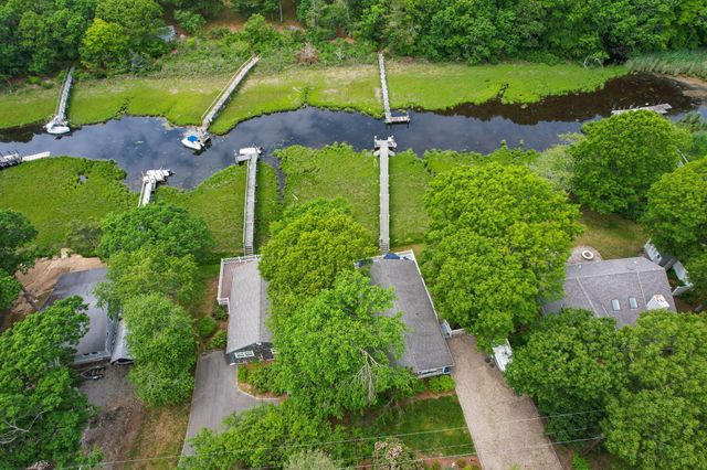 133 Edgewater Drive W, Teaticket, MA 02536