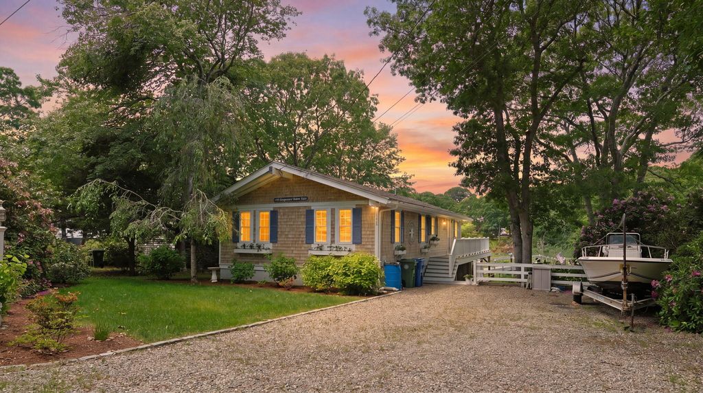 133 Edgewater Drive W, Teaticket, MA 02536