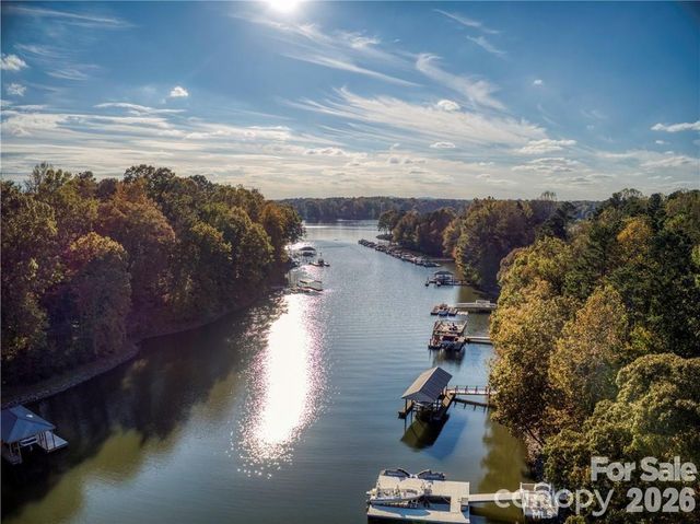 152 Fox Hunt Drive, Mooresville, NC 28117