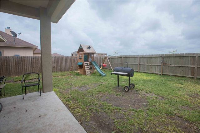 6733 Old Square Dr, Corpus Christi, TX 78414
