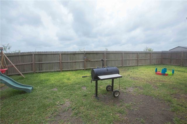 6733 Old Square Dr, Corpus Christi, TX 78414