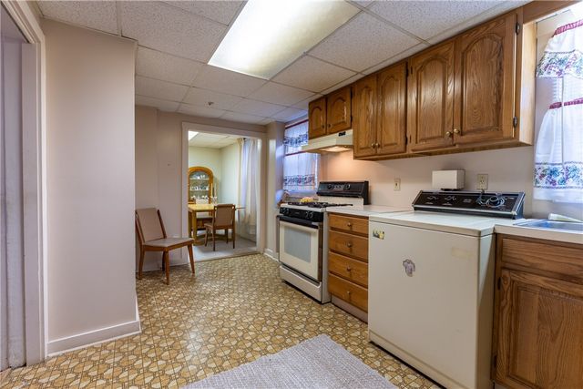 17 Warner Street, Newport, RI 02840