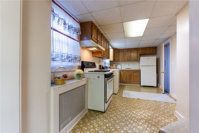 17 Warner Street, Newport, RI 02840