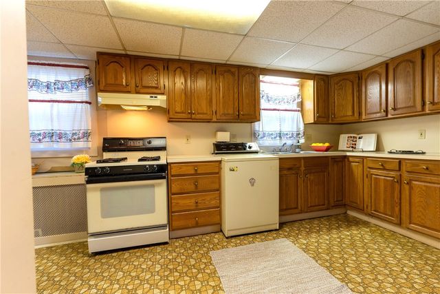 17 Warner Street, Newport, RI 02840