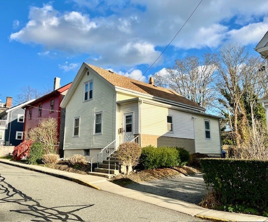 17 Warner Street, Newport, RI 02840