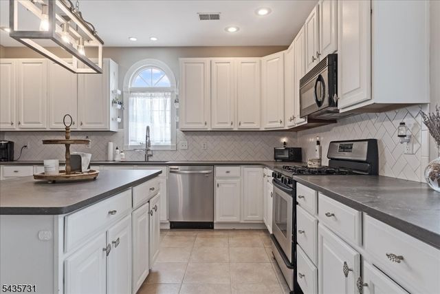 24 Saddle Ridge Rd, Sparta Twp., NJ 07871