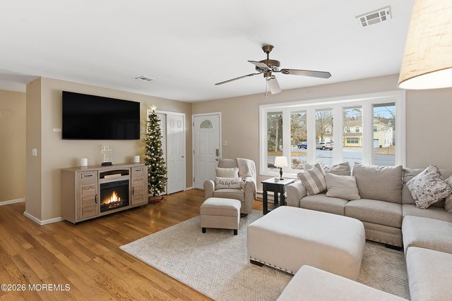 123 Oakwood Place, Forked River, NJ 08731