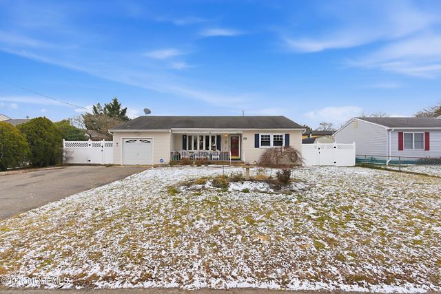 123 Oakwood Place, Forked River, NJ 08731