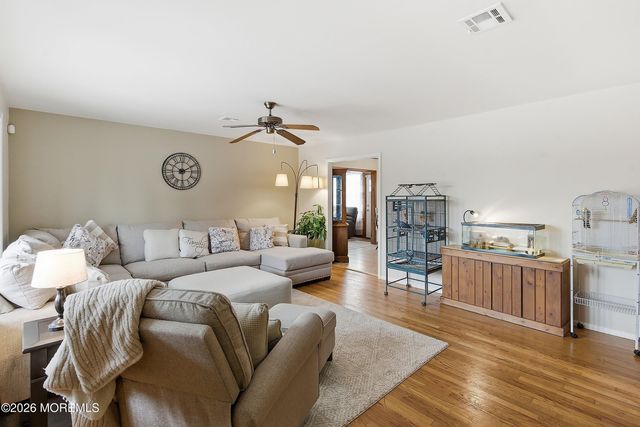 123 Oakwood Place, Forked River, NJ 08731