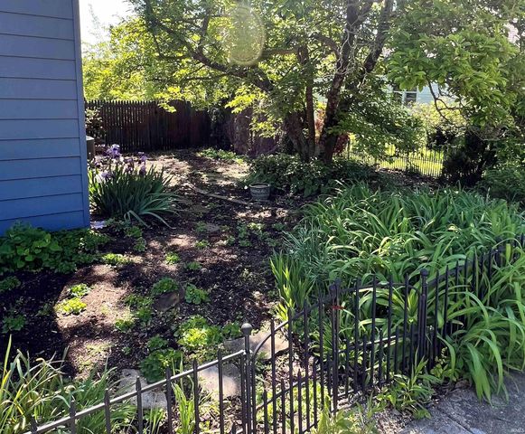 1209 S Madison Street, Bloomington, IN 47403