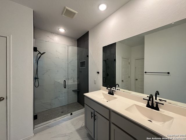 13249 Hagerd Loop, St Hedwig, TX 78152