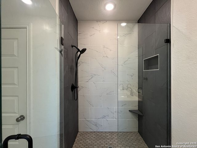 13249 Hagerd Loop, St Hedwig, TX 78152