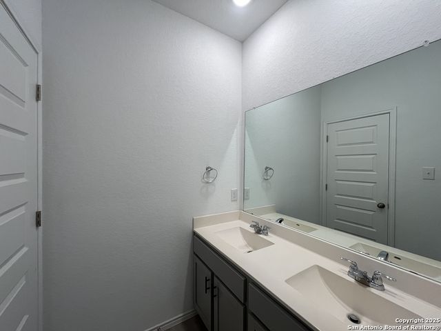 13249 Hagerd Loop, St Hedwig, TX 78152