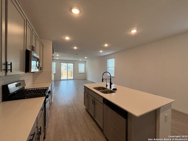 13249 Hagerd Loop, St Hedwig, TX 78152