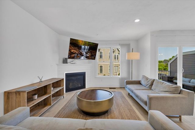 80 Lebaron Boulevard 7, Lakeville, MA 02347
