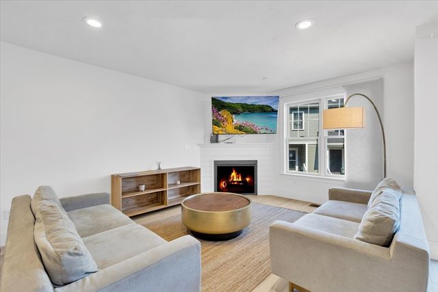 80 Lebaron Boulevard 7, Lakeville, MA 02347