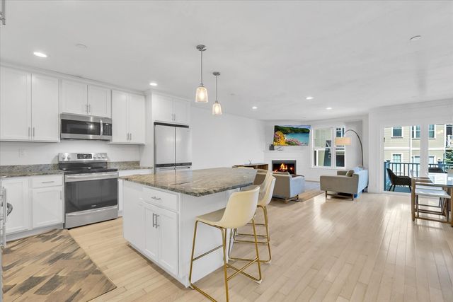 80 Lebaron Boulevard 7, Lakeville, MA 02347