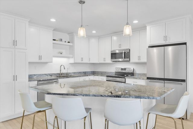 80 Lebaron Boulevard 7, Lakeville, MA 02347