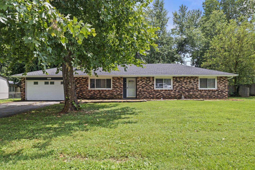 814 East Rodgers Street, Republic, MO 65738