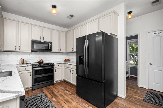 6075 Mainsail LN, Suffolk, VA 23435