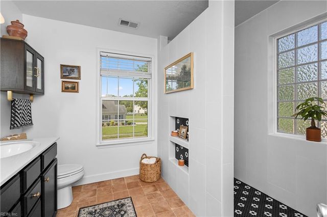 6075 Mainsail LN, Suffolk, VA 23435