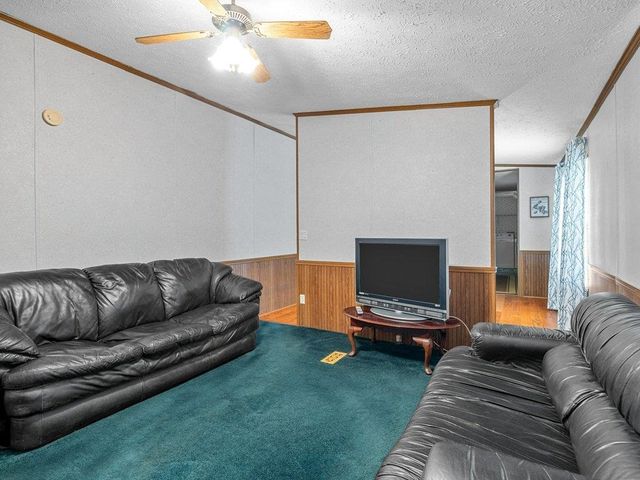 227 Red Oak Drive, Wellford, SC 29385
