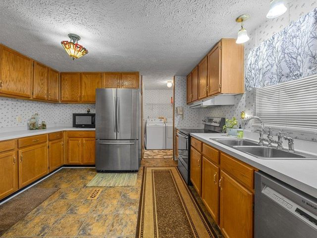 227 Red Oak Drive, Wellford, SC 29385