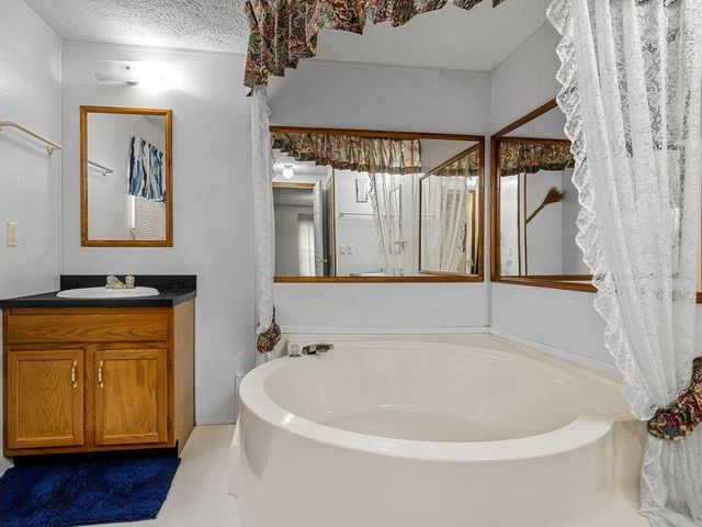 227 Red Oak Drive, Wellford, SC 29385
