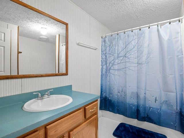 227 Red Oak Drive, Wellford, SC 29385