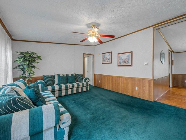 227 Red Oak Drive, Wellford, SC 29385