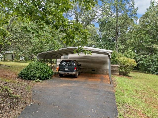 227 Red Oak Drive, Wellford, SC 29385