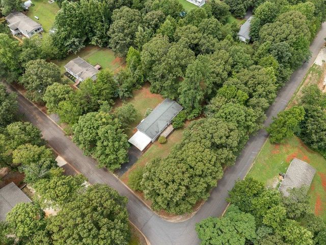 227 Red Oak Drive, Wellford, SC 29385