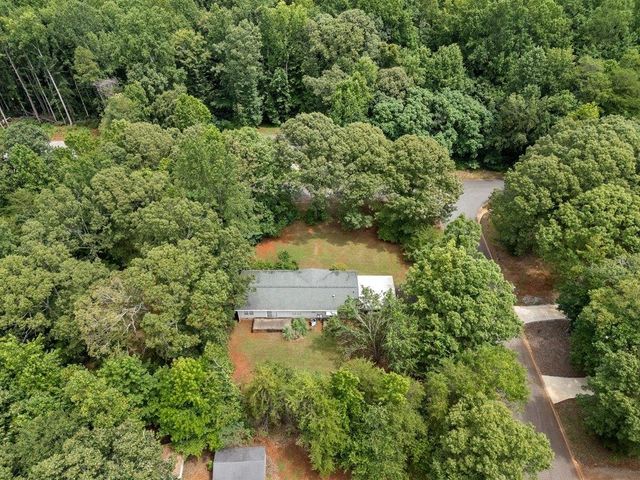 227 Red Oak Drive, Wellford, SC 29385