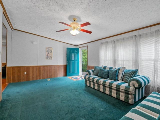 227 Red Oak Drive, Wellford, SC 29385